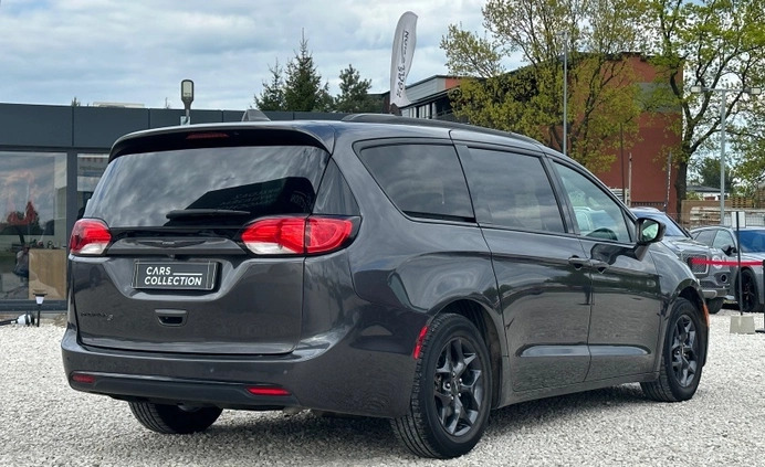 Chrysler Pacifica cena 129900 przebieg: 123703, rok produkcji 2018 z Kwidzyn małe 232